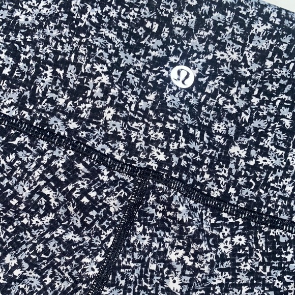 Lululemon - Wunder Under Hi-Rise 7/8 Tight (Full-On Luxtreme) - Picture 7 of 9